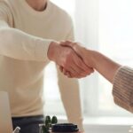 política uso IA y cláusulas contrato laboral